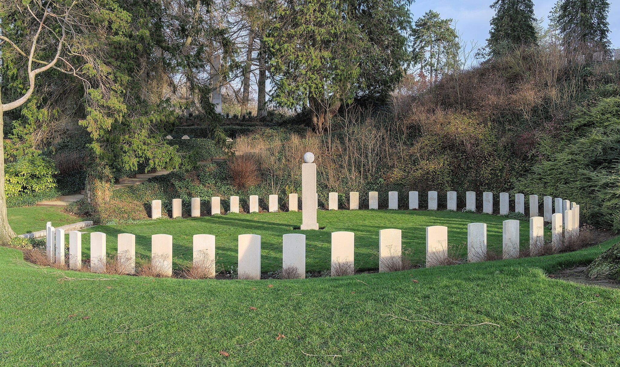 2048px-saint_symphorien_military_cemetery_(dsc_1295).jpg