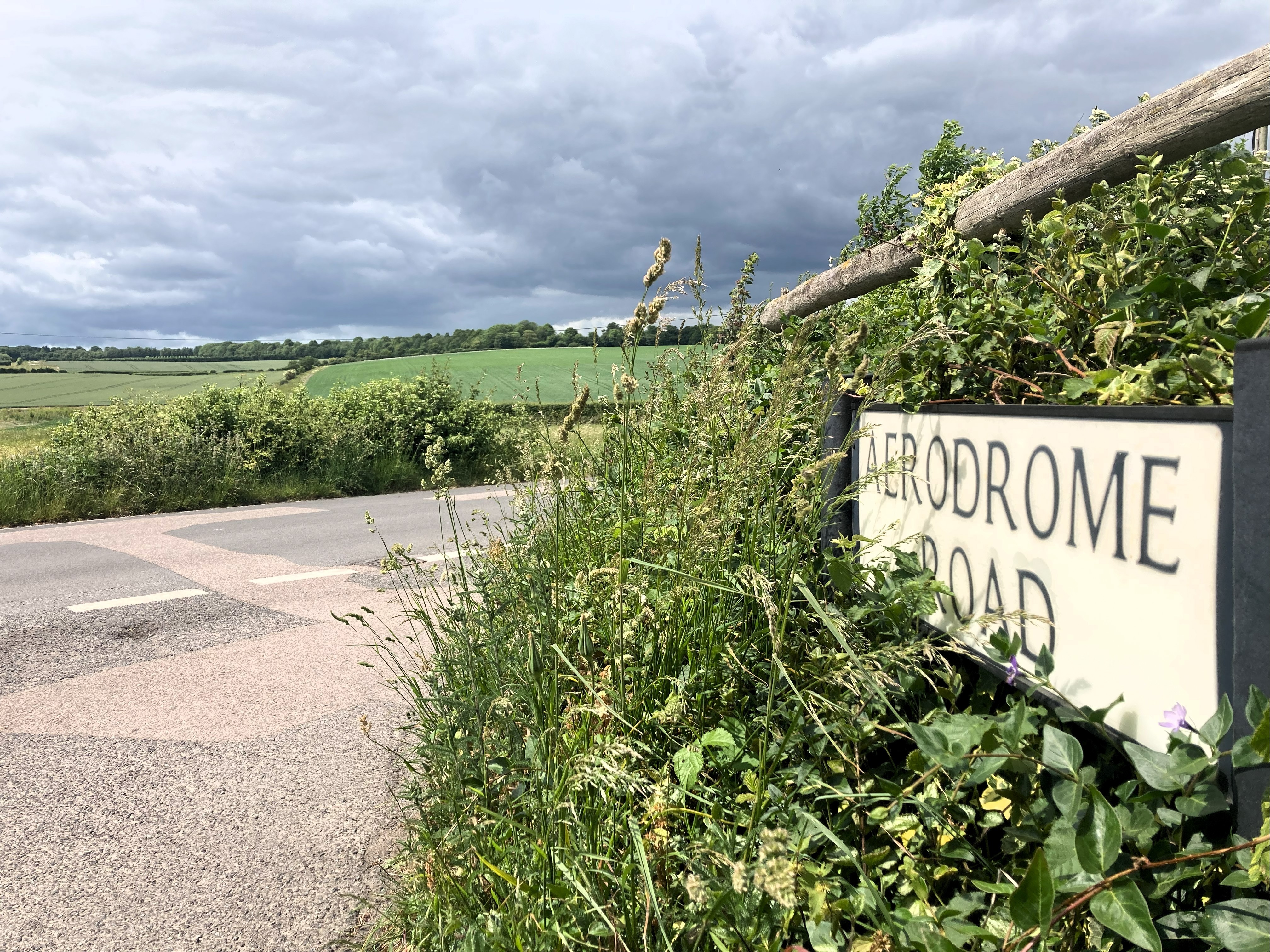aerodrome-road-sign-2.jpg