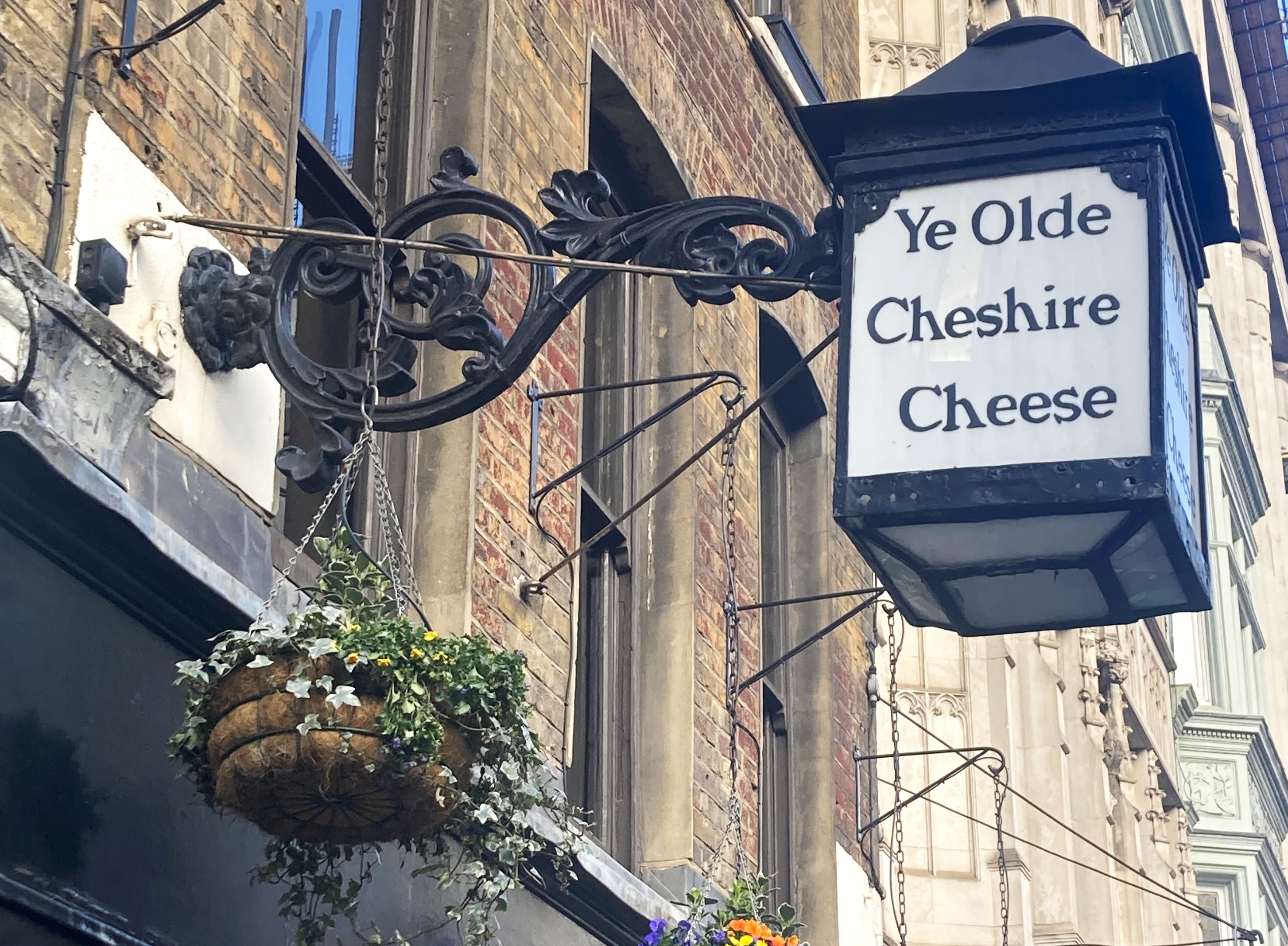 ye-olde-cheshire-cheese-2-1744098313.jpg